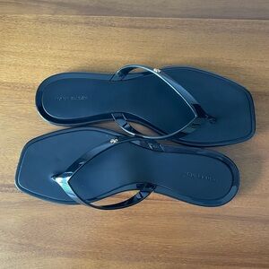 NWT Tory Burch Roxanne Flip Flops